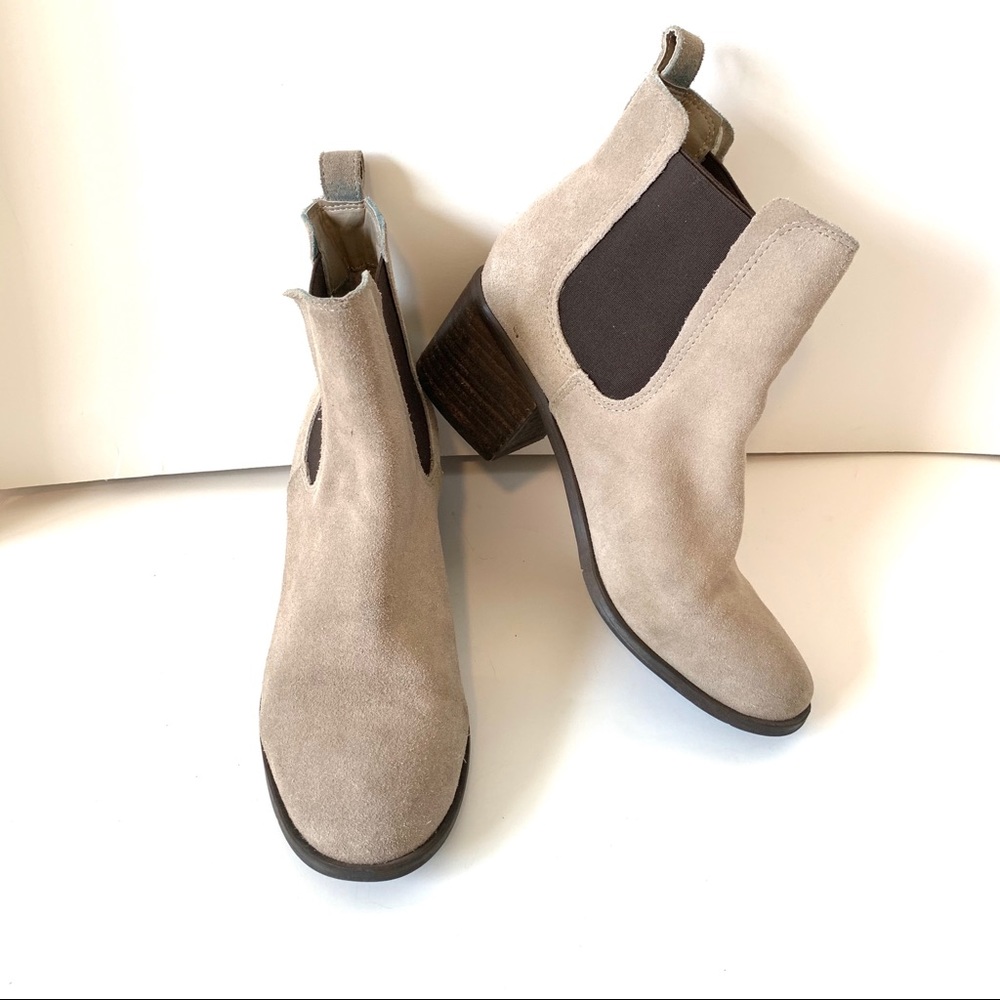 MADDEN GIRL “Camilla” Taupe Suede Booties—SZ. 8